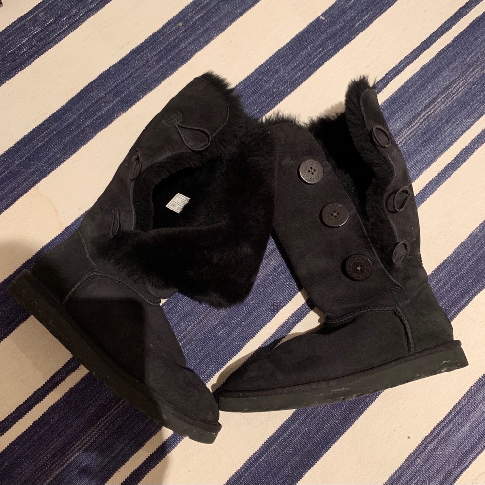 Black Ugg boots
